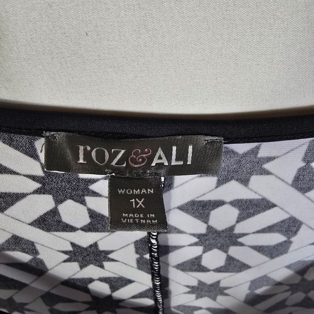 Roz & Ali Black and White Geometric Blouse - Picture 6 of 6